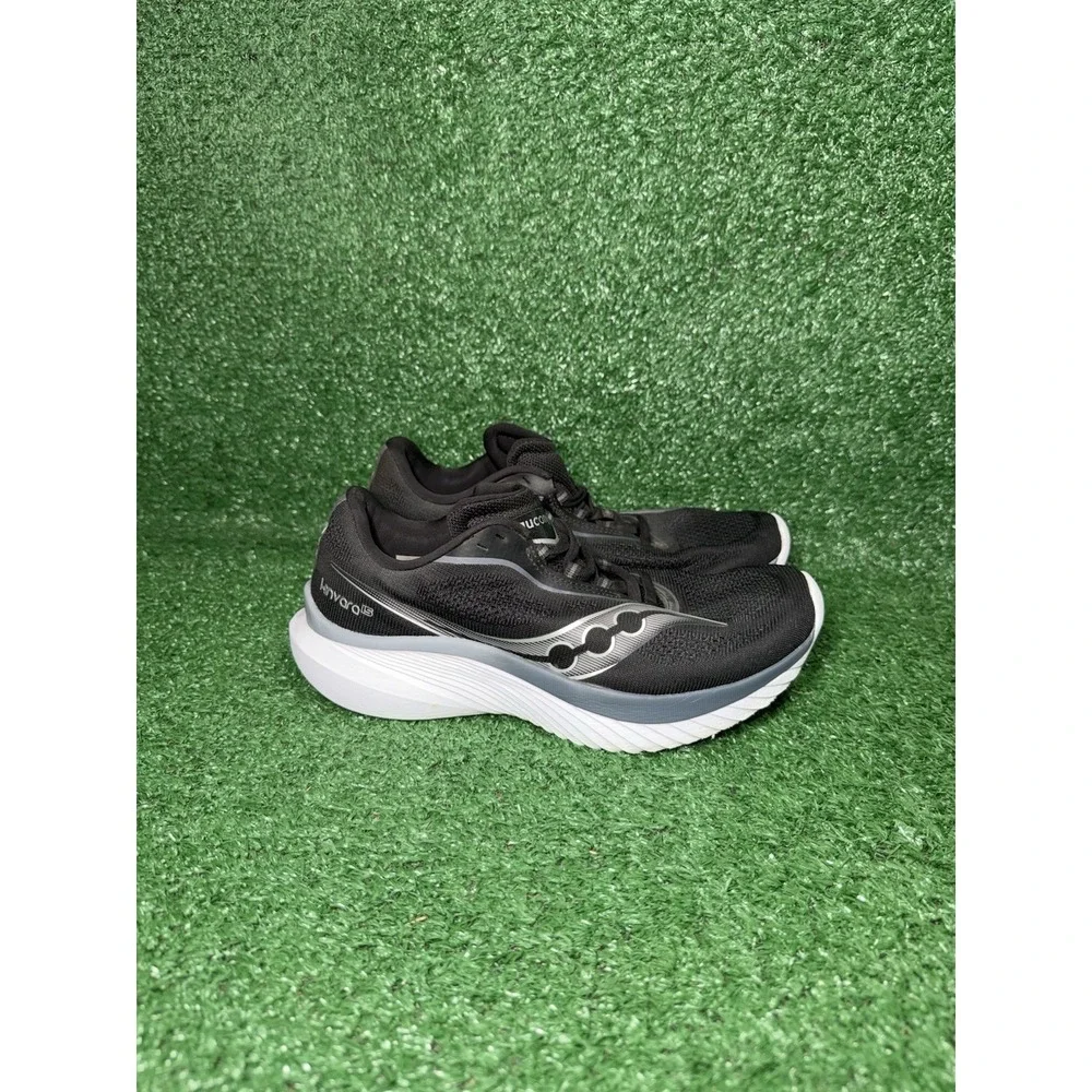 Saucony Kinvara 15 Womens Size 7.5 Black White Running Shoes Sneakers S10967-208